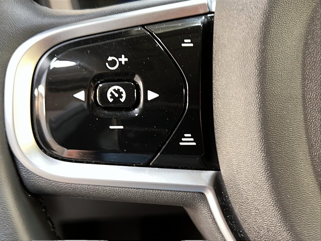 2025 Volvo XC60 B5 PLUS CUIR TOIT PANO NAV 4RM-22