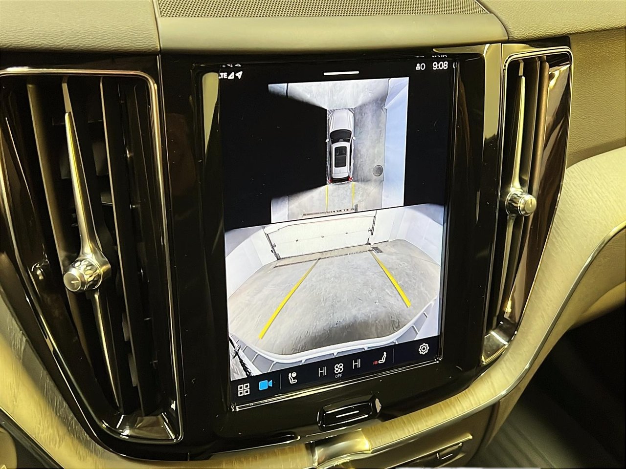 2025 Volvo XC60 B5 PLUS CUIR TOIT PANO NAV 4RM-18