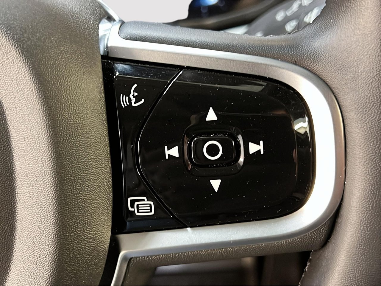 2025 Volvo XC60 B5 PLUS CUIR TOIT PANO NAV 4RM-21