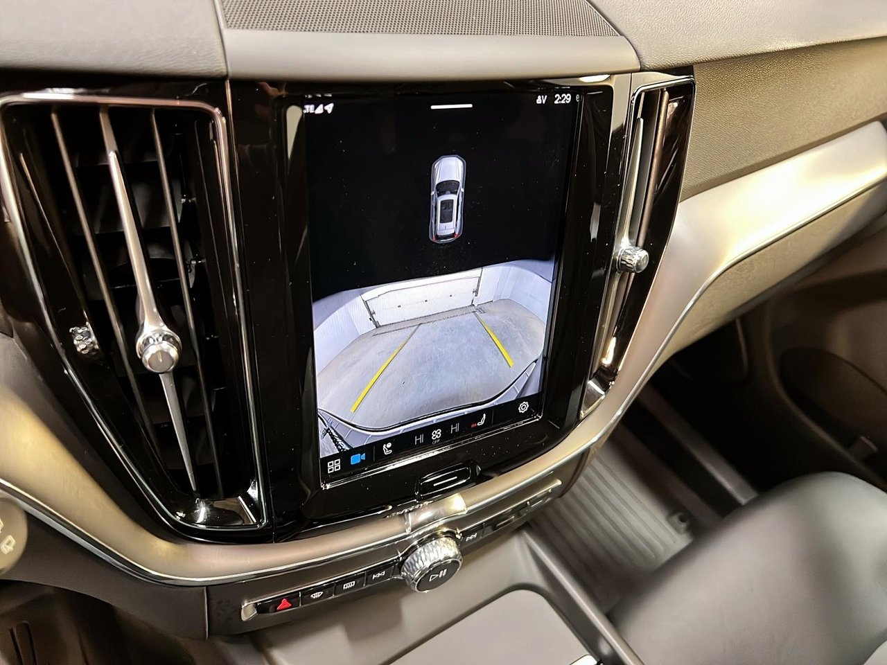 2025 Volvo XC60 B5 CORE CUIR TOIT PANO NAV 4RM-18