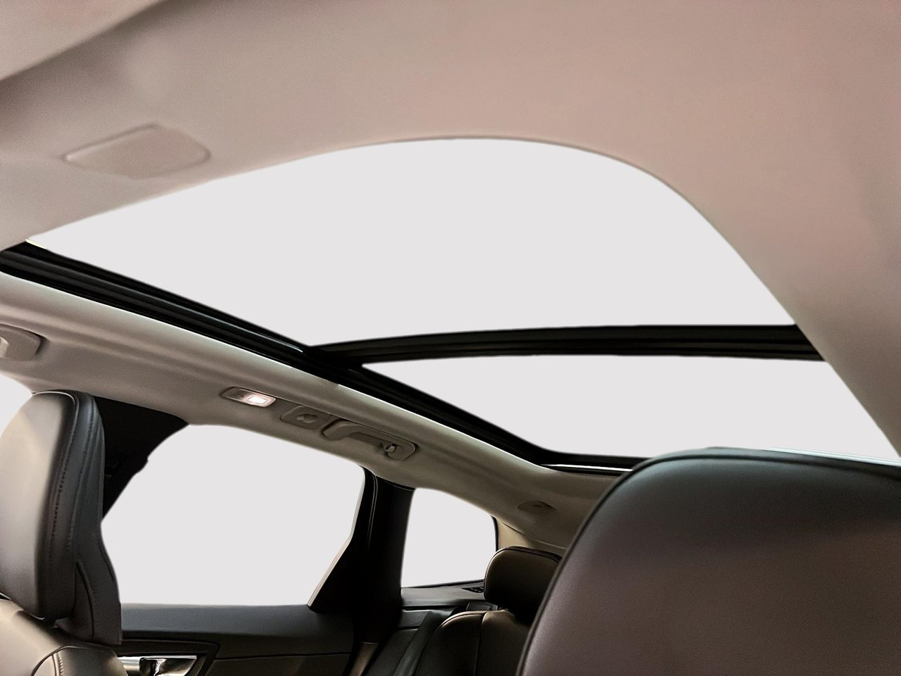 2025 Volvo XC60 B5 CORE CUIR TOIT PANO NAV 4RM-9