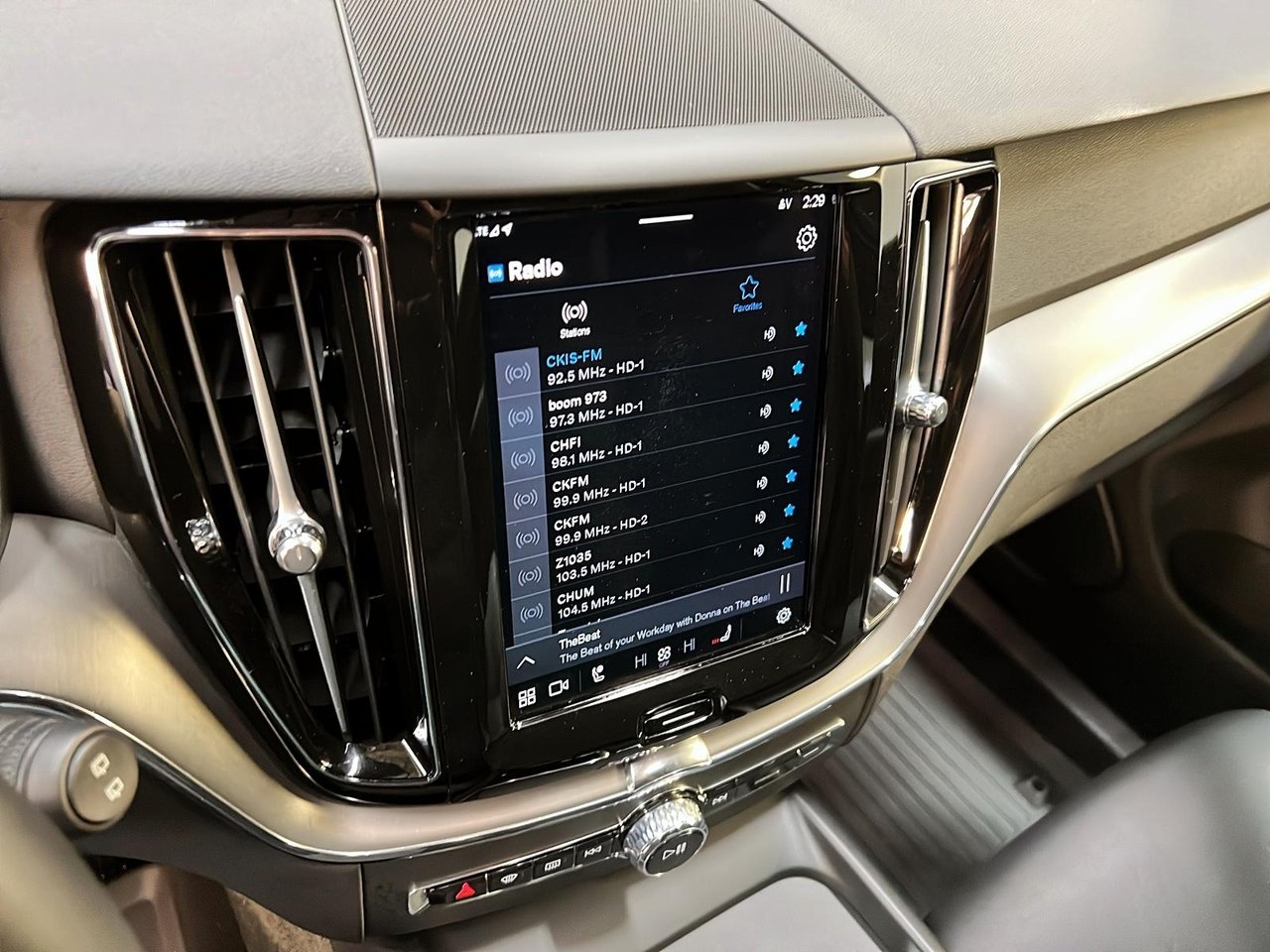2025 Volvo XC60 B5 CORE CUIR TOIT PANO NAV 4RM-17