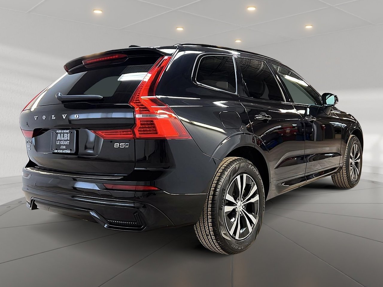 2025 Volvo XC60 B5 CORE CUIR TOIT PANO NAV 4RM-3