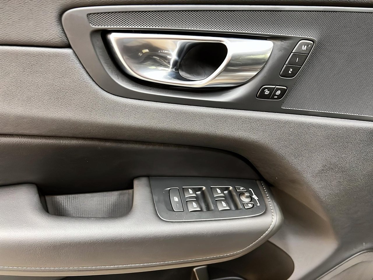 2025 Volvo XC60 B5 CORE CUIR TOIT PANO NAV 4RM-24