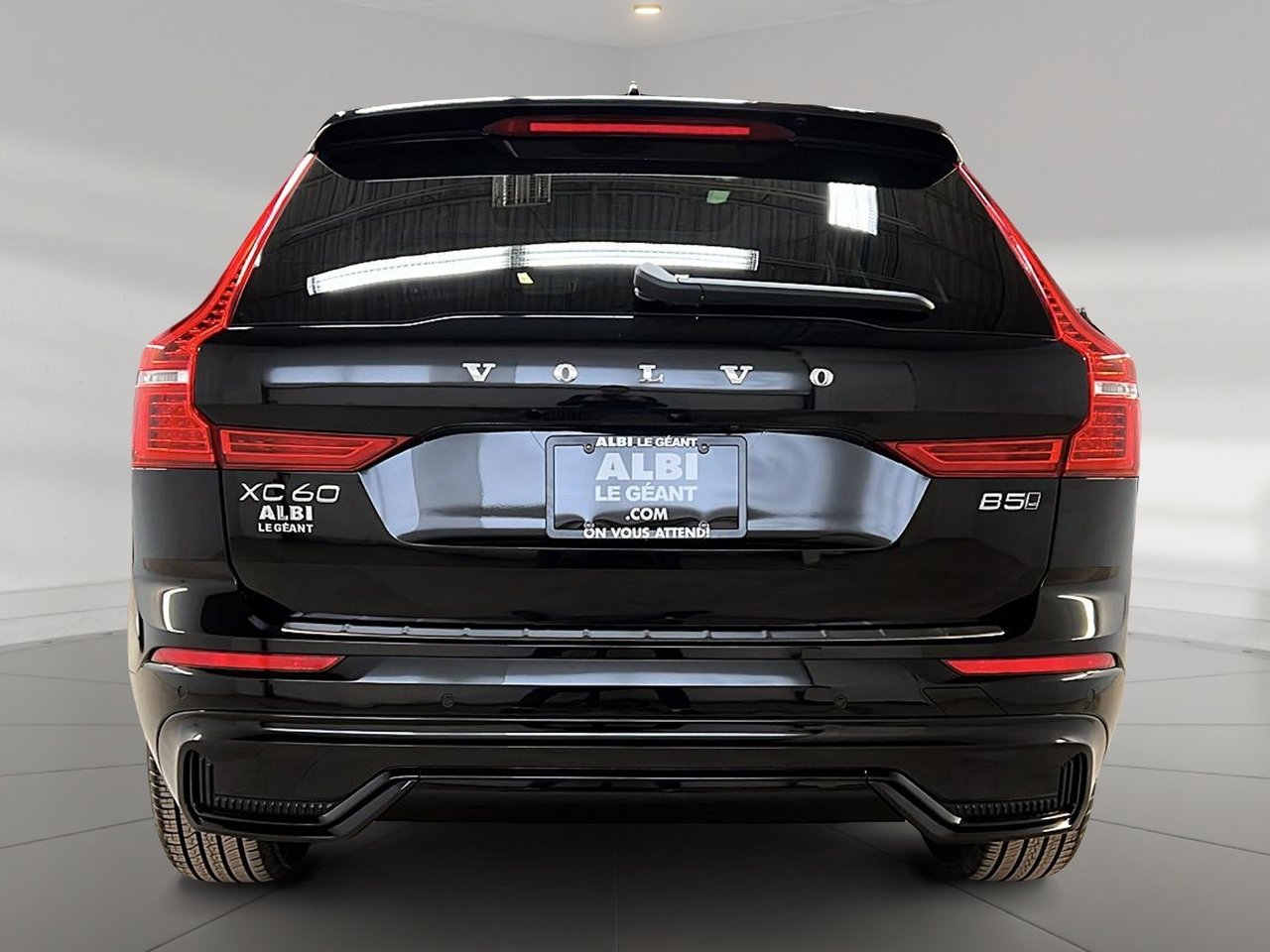 2025 Volvo XC60 B5 CORE CUIR TOIT PANO NAV 4RM-4