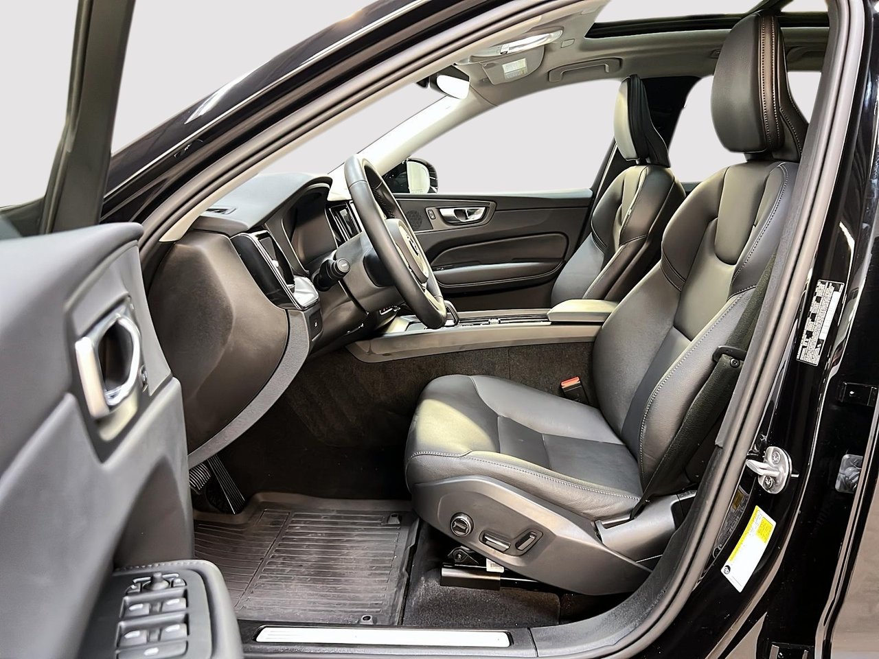 2025 Volvo XC60 B5 CORE CUIR TOIT PANO NAV 4RM-6
