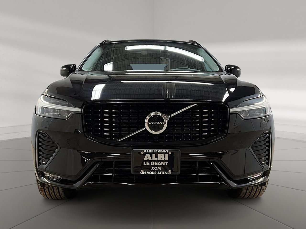 2025 Volvo XC60 B5 CORE CUIR TOIT PANO NAV 4RM-1