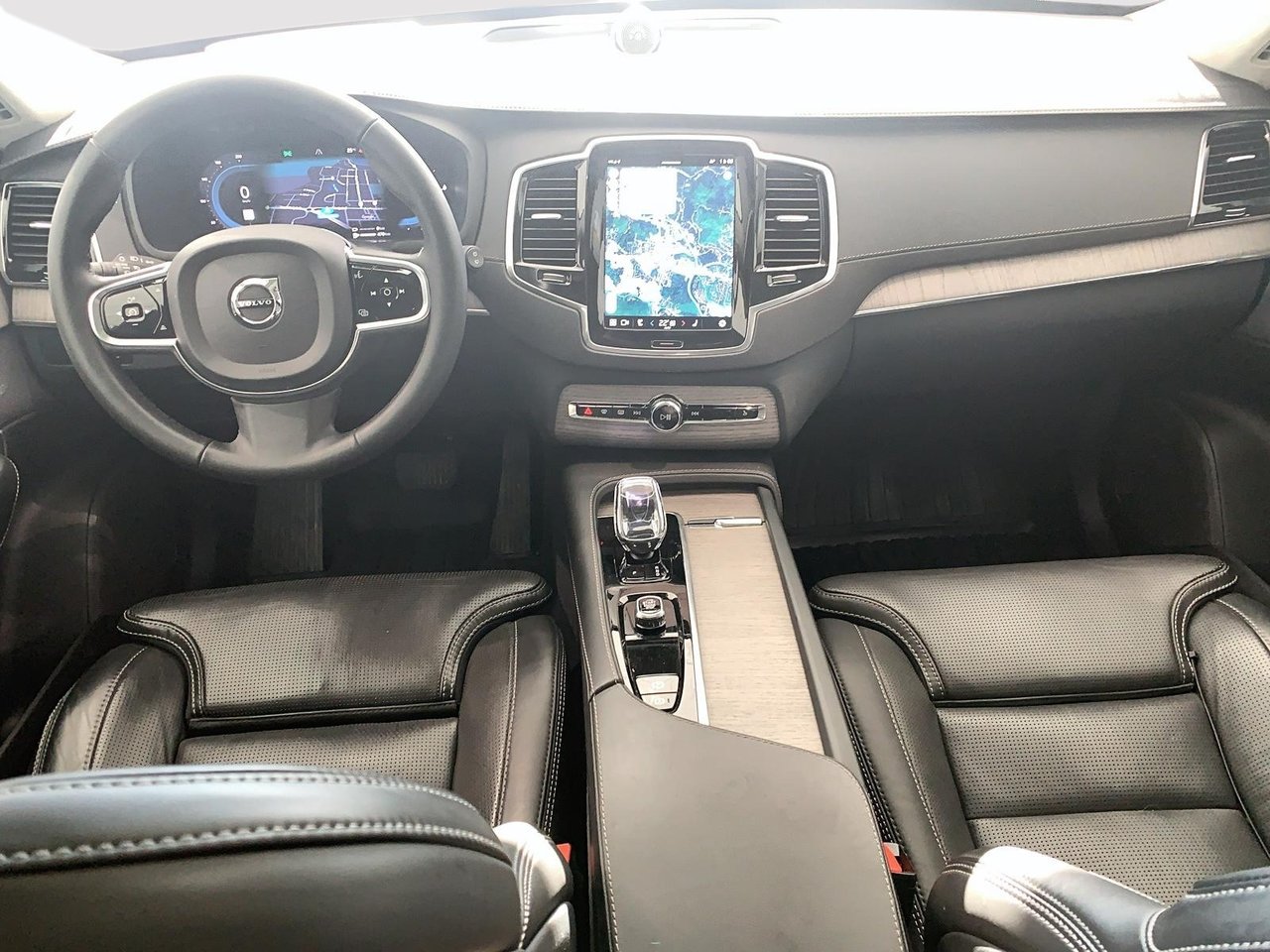 Volvo XC90 T8 RECHARGE ULTIMATE BRIGHT CUIR TOIT PANO NAV 4RM 2024-10