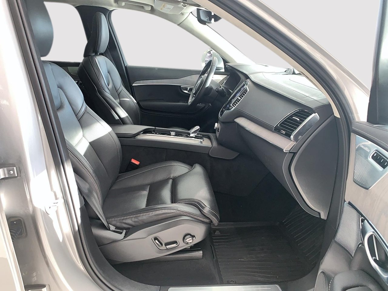 Volvo XC90 T8 RECHARGE ULTIMATE BRIGHT CUIR TOIT PANO NAV 4RM 2024-8