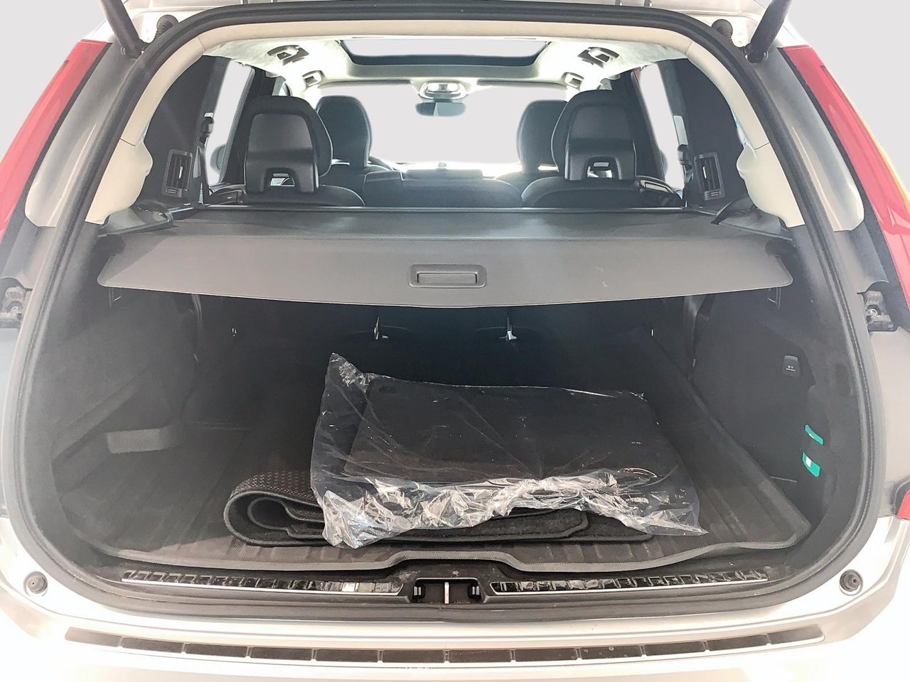 Volvo XC90 T8 RECHARGE ULTIMATE BRIGHT CUIR TOIT PANO NAV 4RM 2024-19