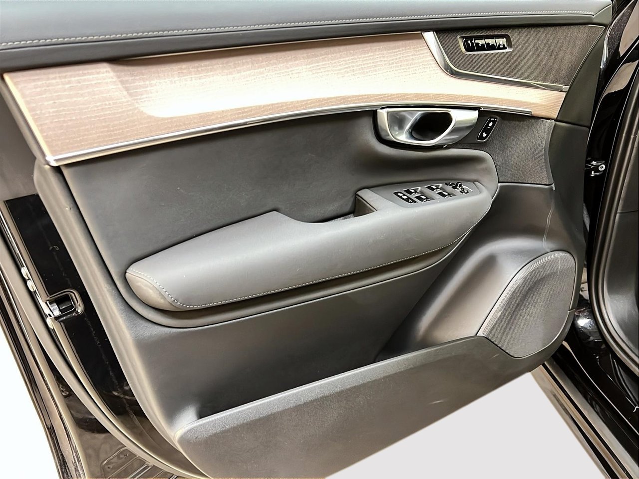 2025 Volvo XC90 B6 CORE CUIR TOIT PANO NAV 4RM-26