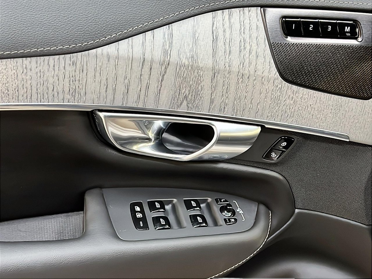 Volvo XC90 B6 ULTRA CUIR TOIT PANO NAV 4RM 2025-25