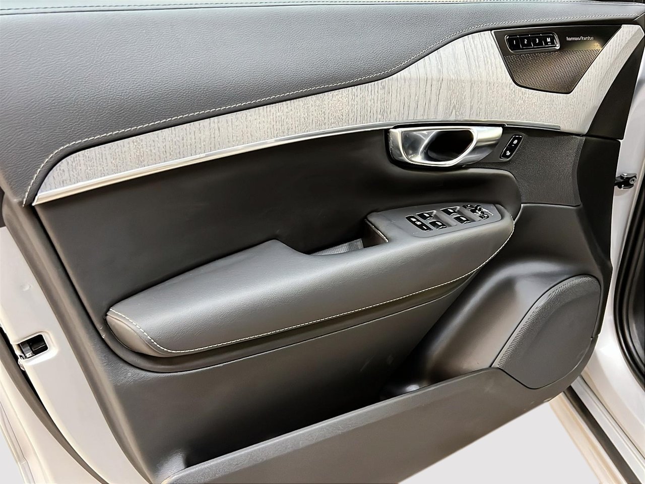 Volvo XC90 B6 ULTRA CUIR TOIT PANO NAV 4RM 2025-26