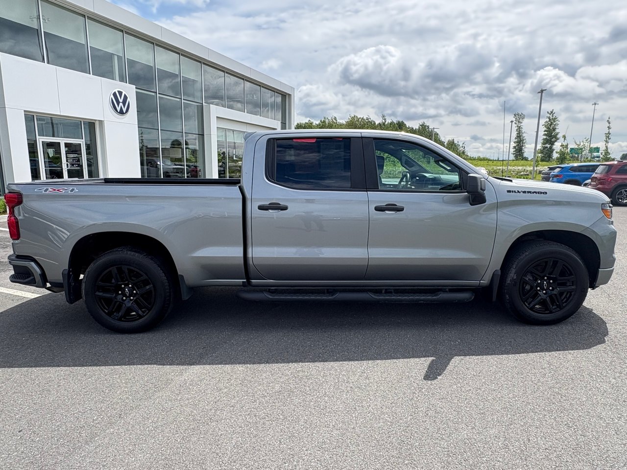 2023 Chevrolet Silverado 1500 Custom + CREW + 20 PO  + MARCHEPIEDS + 2.7 + WOW +
