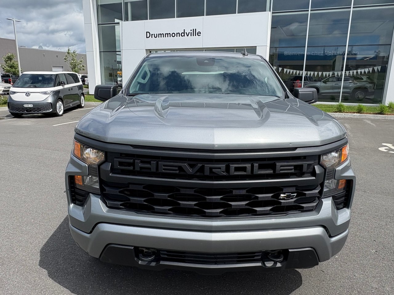 2023 Chevrolet Silverado 1500 Custom + CREW + 20 PO  + MARCHEPIEDS + 2.7 + WOW +