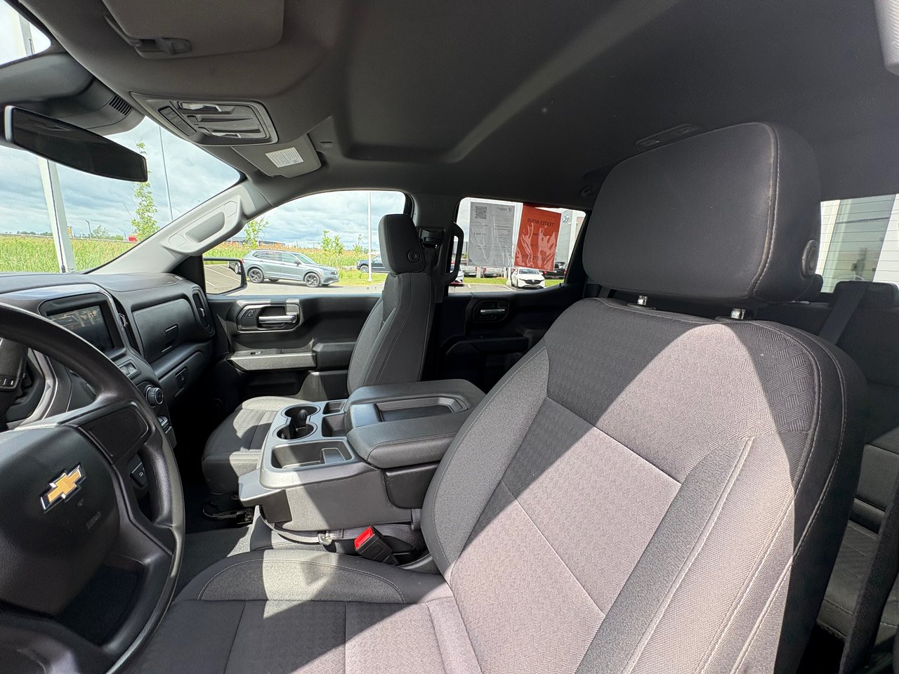 2023 Chevrolet Silverado 1500 Custom + CREW + 20 PO  + MARCHEPIEDS + 2.7 + WOW +