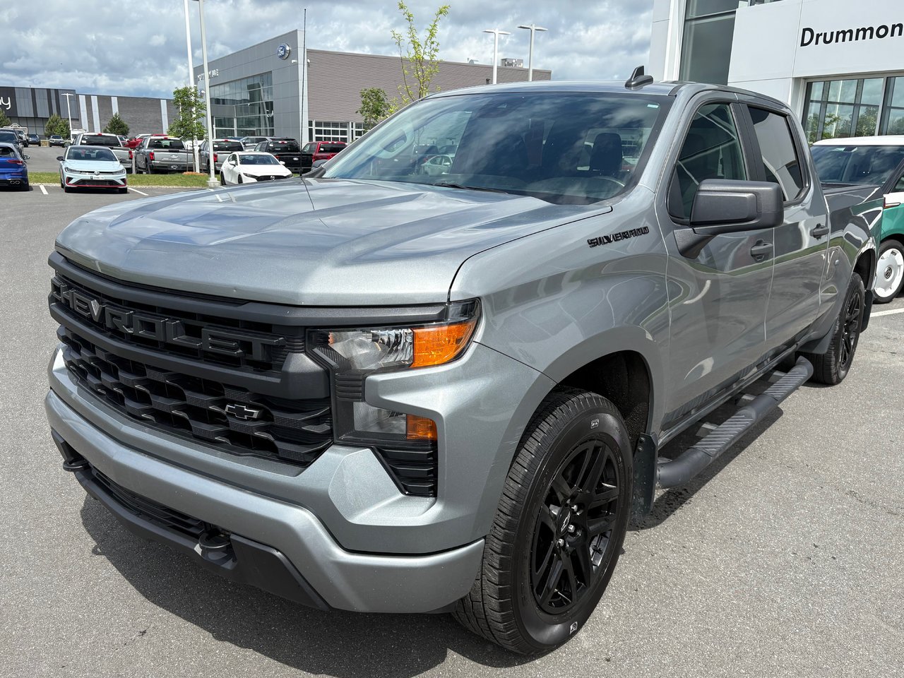 2023 Chevrolet Silverado 1500 Custom + CREW + 20 PO  + MARCHEPIEDS + 2.7 + WOW +