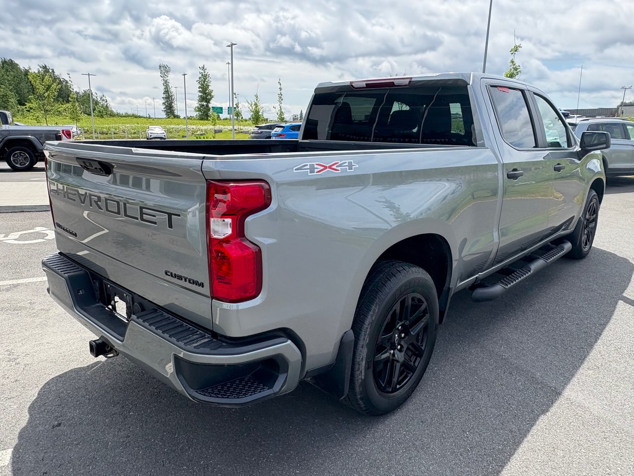 2023 Chevrolet Silverado 1500 Custom + CREW + 20 PO  + MARCHEPIEDS + 2.7 + WOW +