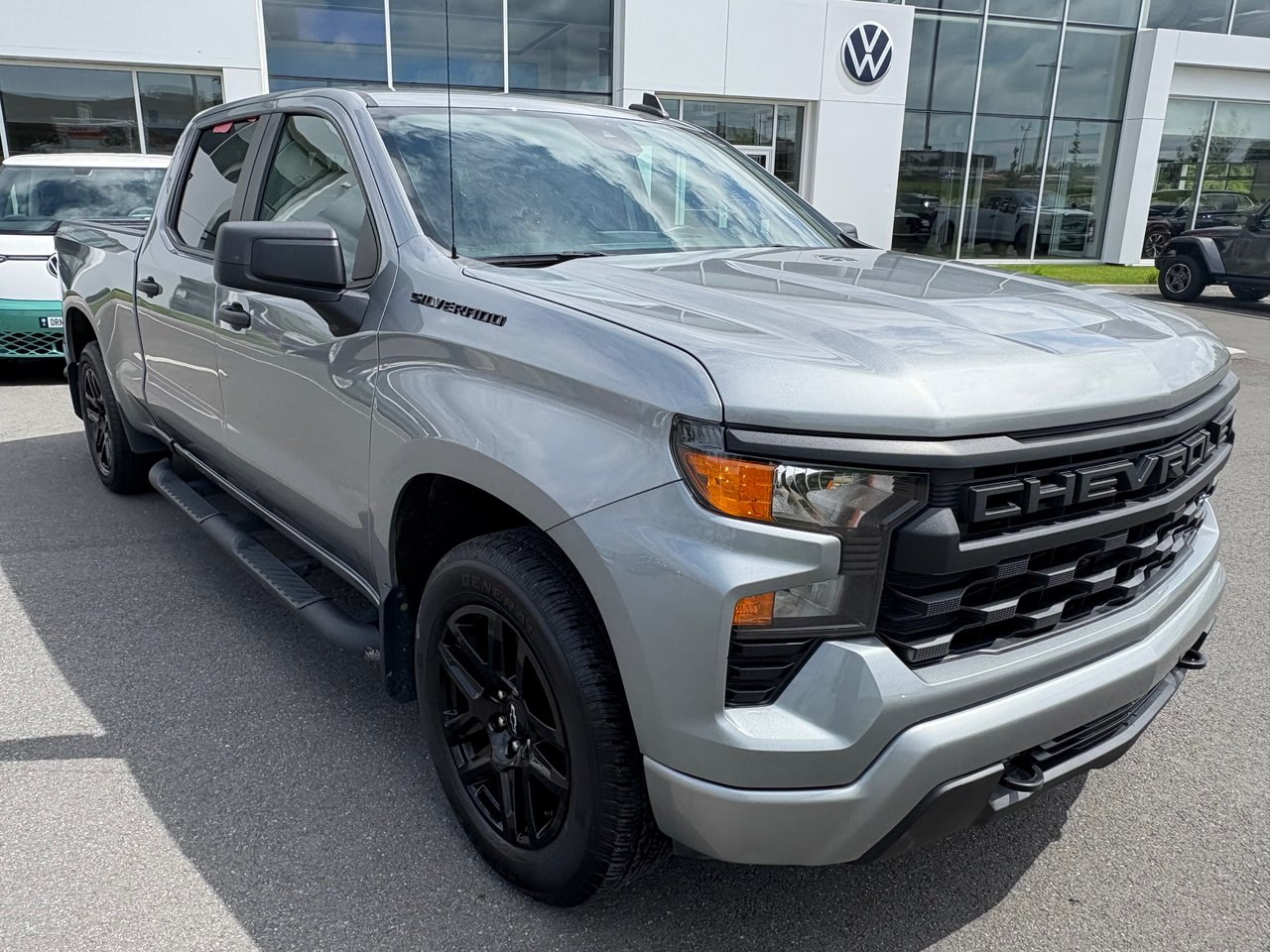 2023 Chevrolet Silverado 1500 Custom + CREW + 20 PO  + MARCHEPIEDS + 2.7 + WOW +