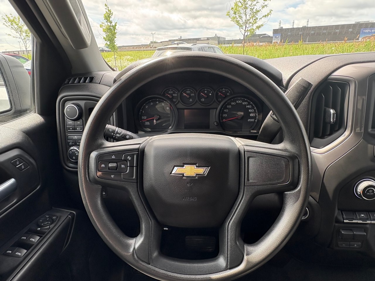 2023 Chevrolet Silverado 1500 Custom + CREW + 20 PO  + MARCHEPIEDS + 2.7 + WOW +