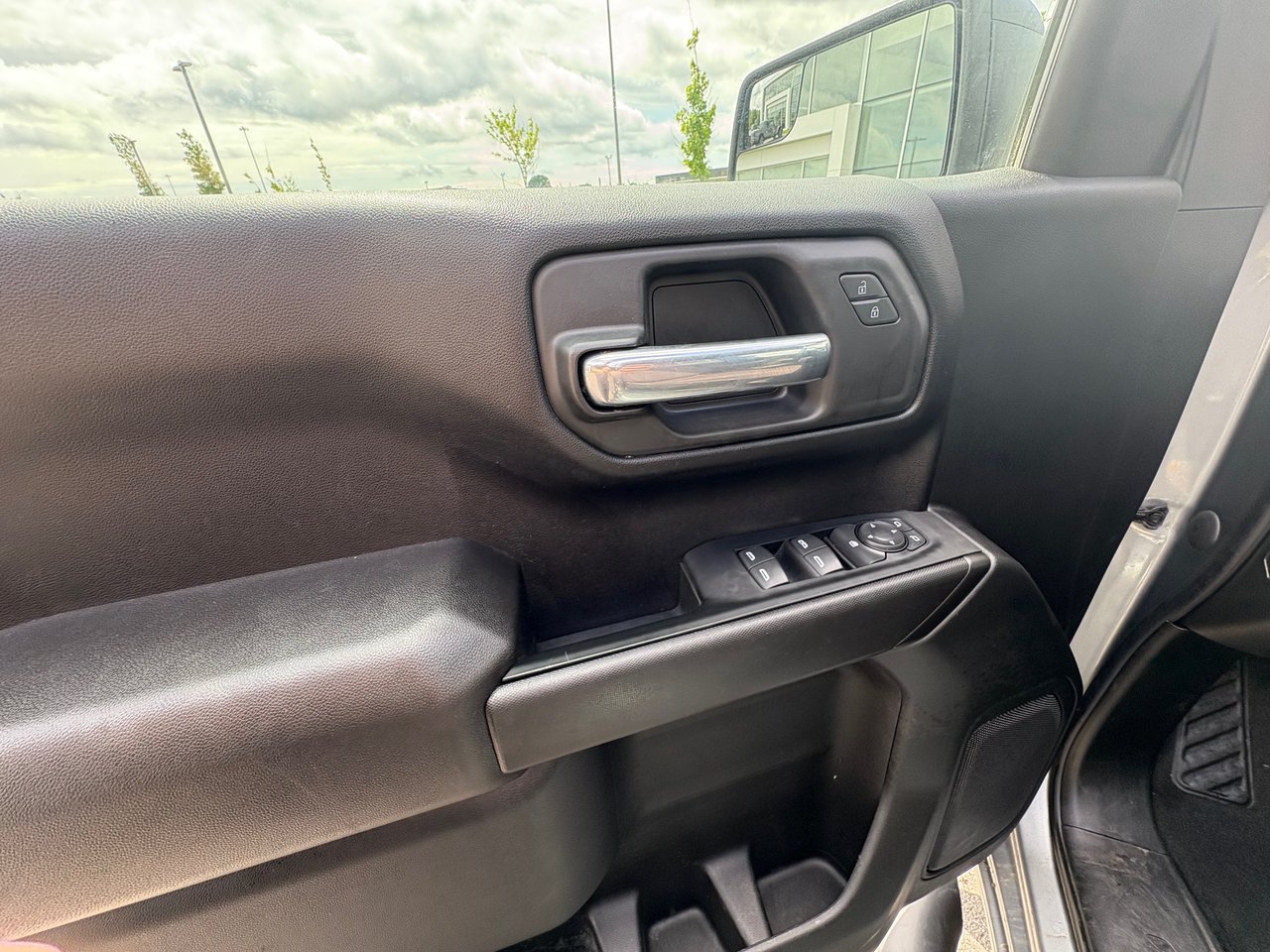 2023 Chevrolet Silverado 1500 Custom + CREW + 20 PO  + MARCHEPIEDS + 2.7 + WOW +