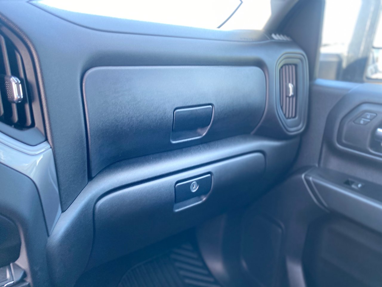2024 Chevrolet Silverado 2500HD Custom + Z71 + CARPLAY + 3.73 + RARE +++