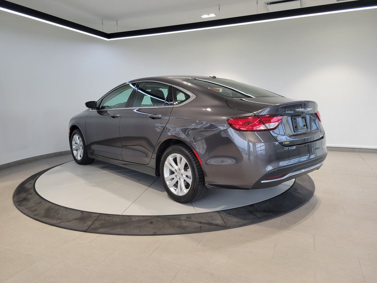 Chrysler 200 Limited + A/C + BLUETOOTH + BAS KM + WOW 2016