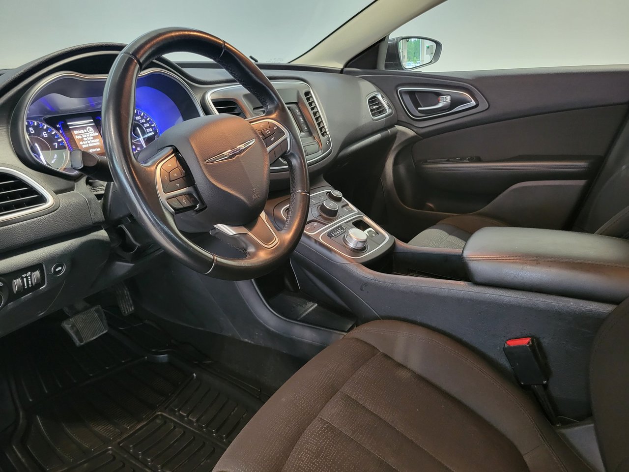Chrysler 200 Limited + A/C + BLUETOOTH + BAS KM + WOW 2016
