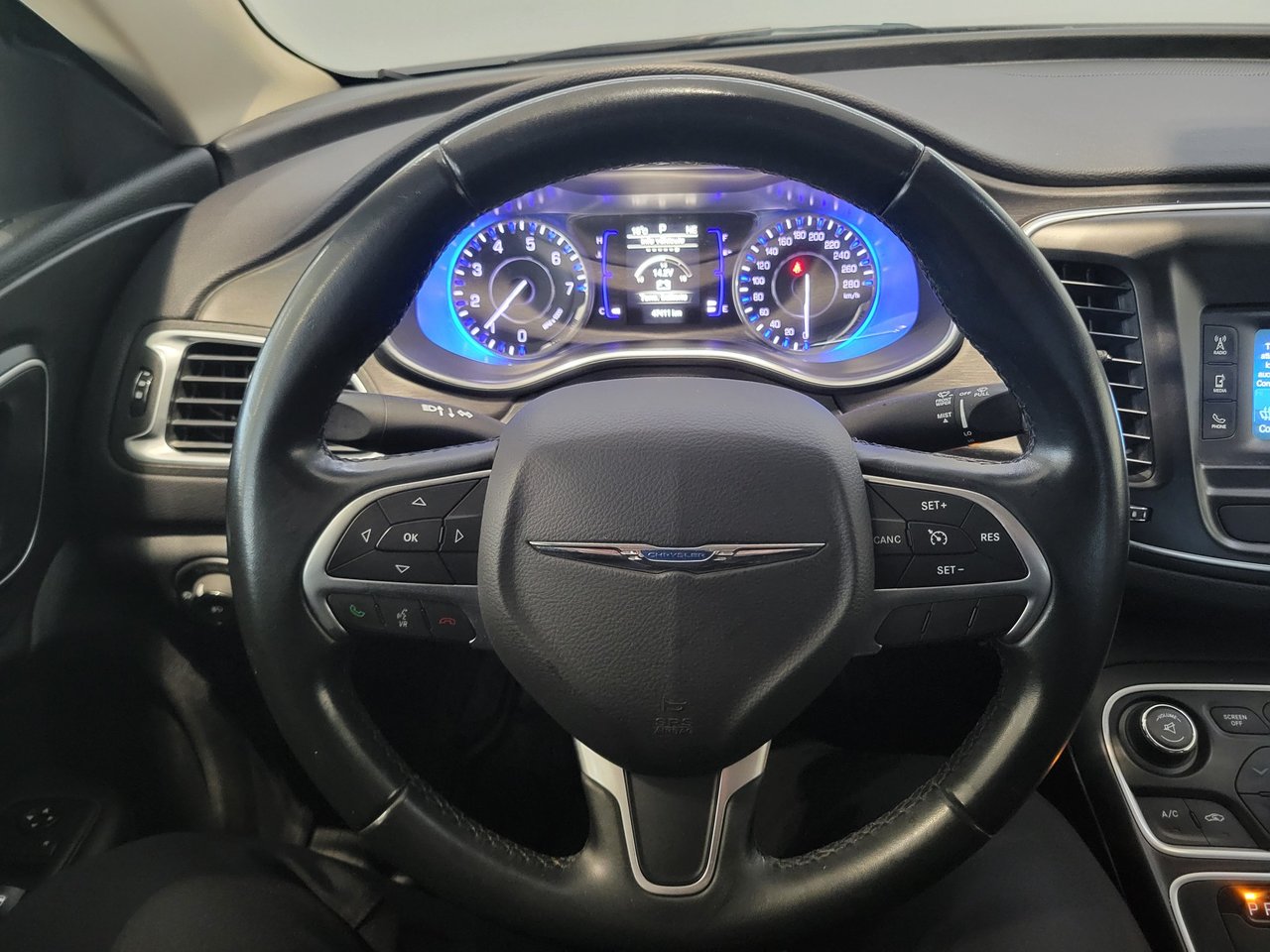 Chrysler 200 Limited + A/C + BLUETOOTH + BAS KM + WOW 2016