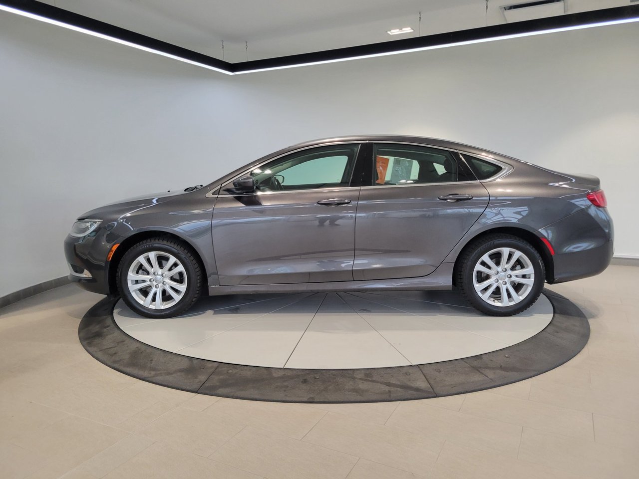 Chrysler 200 Limited + A/C + BLUETOOTH + BAS KM + WOW 2016