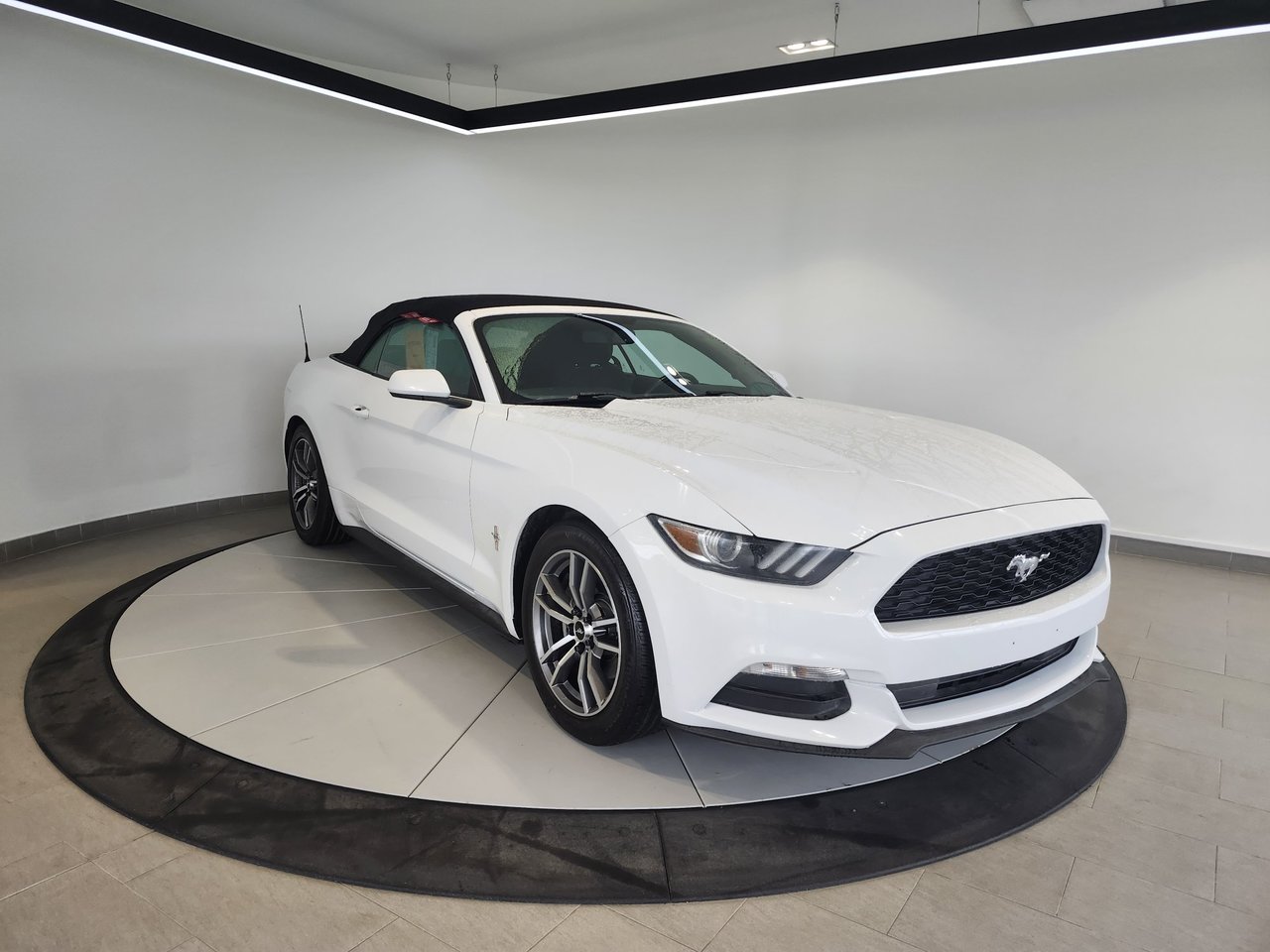 Ford Mustang V6 + CAMERA + A/C + BLUETOOTH + WOW +++ 2016 AC + TOIT OUVRANT + PERFORMANCE+ UN SON UNIQUE++++