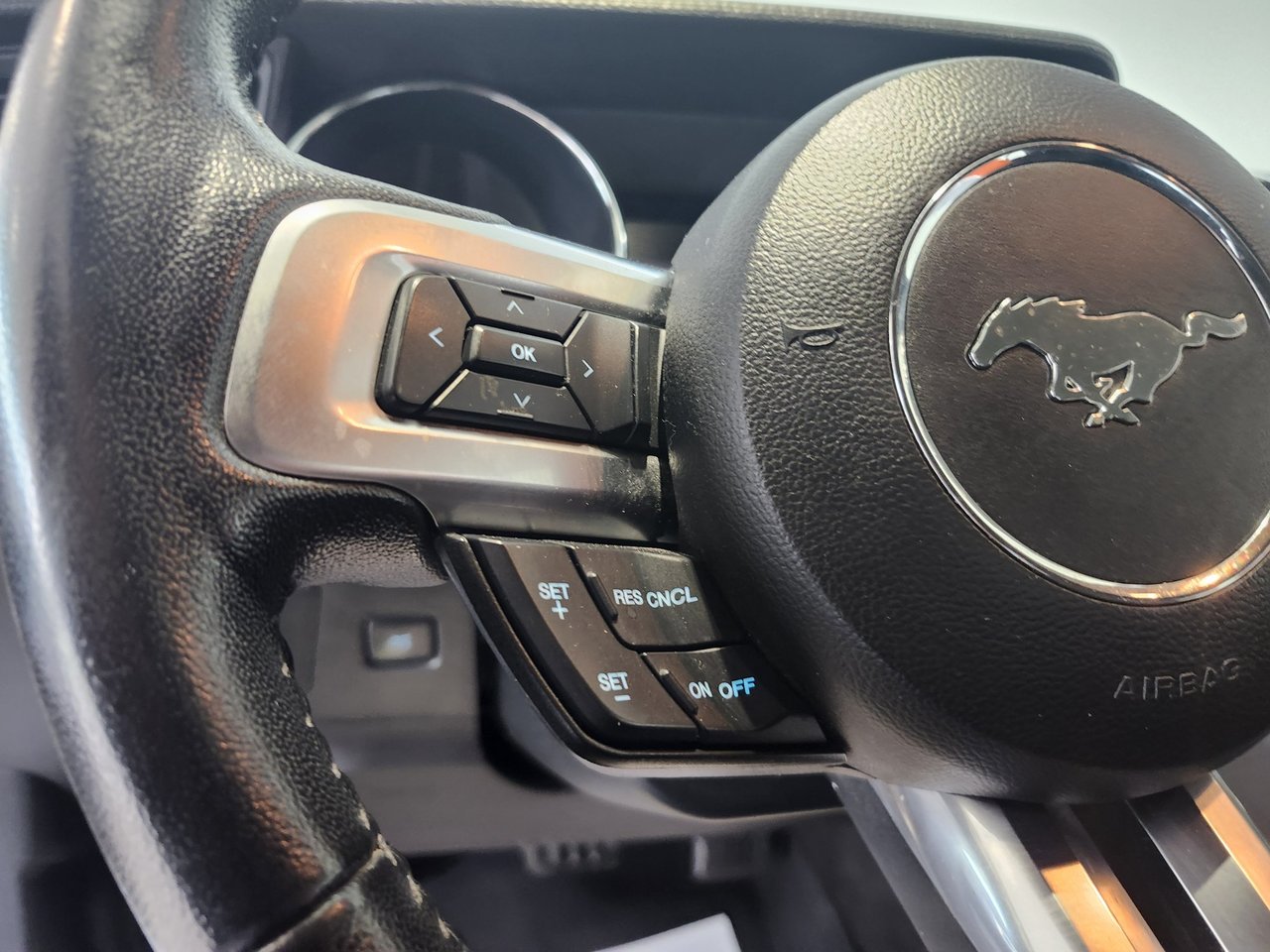 Ford Mustang V6 + CAMERA + A/C + BLUETOOTH + WOW +++ 2016 AC + TOIT OUVRANT + PERFORMANCE+ UN SON UNIQUE++++
