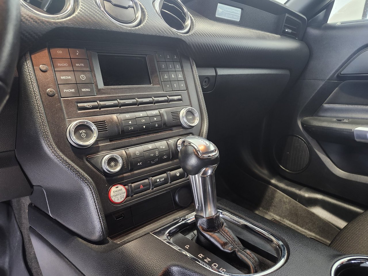 Ford Mustang V6 + CAMERA + A/C + BLUETOOTH + WOW +++ 2016 AC + TOIT OUVRANT + PERFORMANCE+ UN SON UNIQUE++++