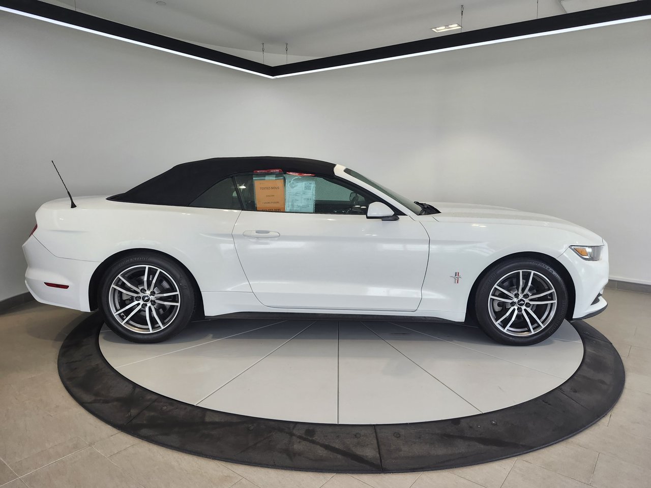 Ford Mustang V6 + CAMERA + A/C + BLUETOOTH + WOW +++ 2016 AC + TOIT OUVRANT + PERFORMANCE+ UN SON UNIQUE++++