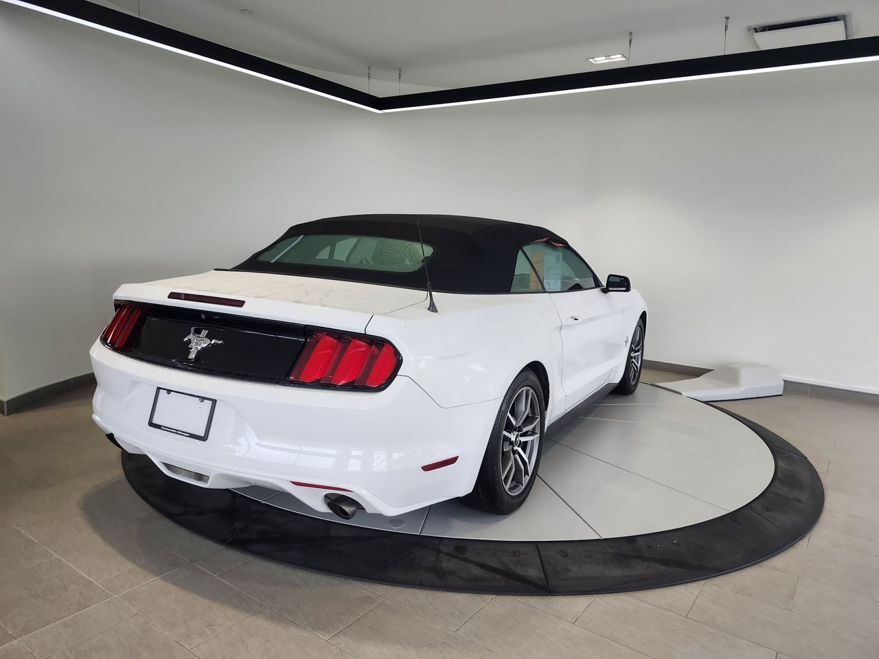 Ford Mustang V6 + CAMERA + A/C + BLUETOOTH + WOW +++ 2016 AC + TOIT OUVRANT + PERFORMANCE+ UN SON UNIQUE++++