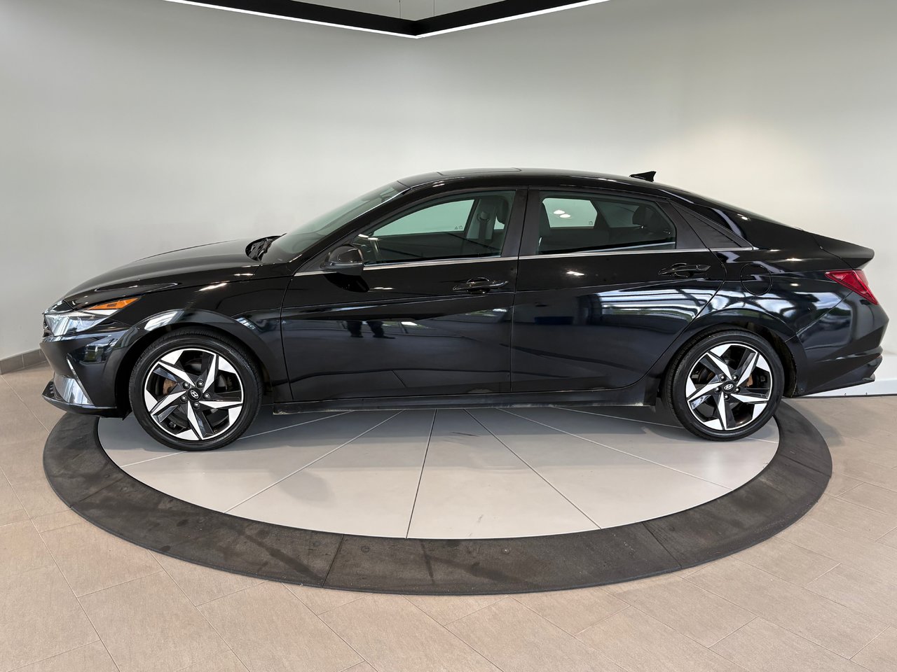 2023 Hyundai Elantra Hybrid Luxury + CAMERA + CARPLAY + TOIT + CUIR + WOW!+++