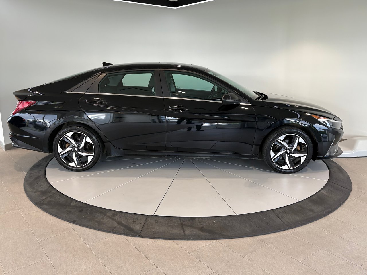 2023 Hyundai Elantra Hybrid Luxury + CAMERA + CARPLAY + TOIT + CUIR + WOW!+++