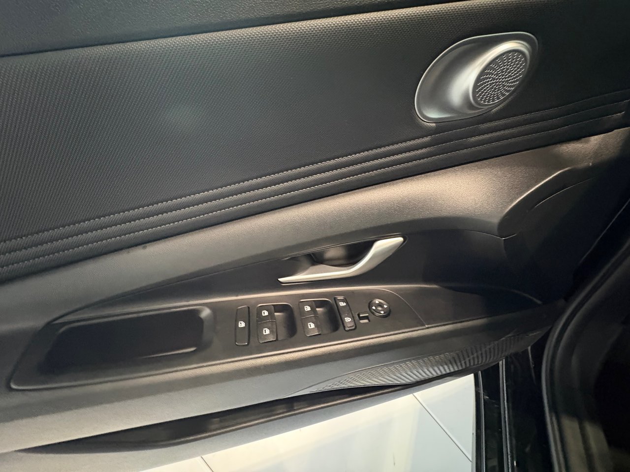2023 Hyundai Elantra Hybrid Luxury + CAMERA + CARPLAY + TOIT + CUIR + WOW!+++