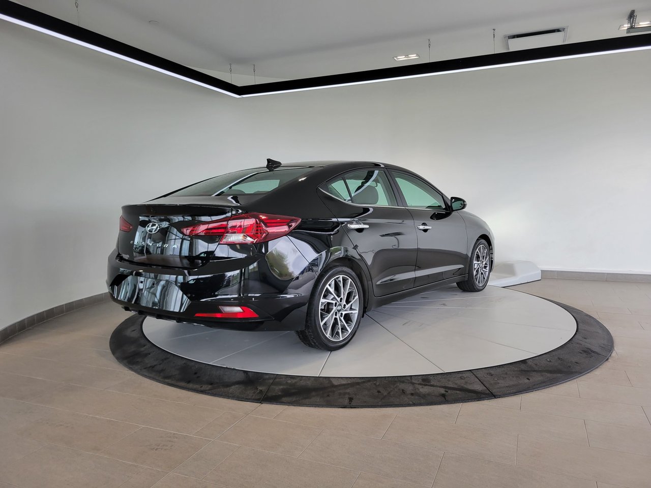 Hyundai Elantra Luxury + CUIR + TOIT + CARPLAY + CAMERA + WOW +++ 2020