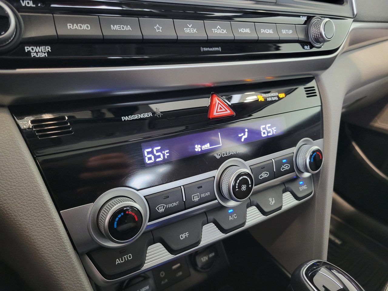 Hyundai Elantra Luxury + CUIR + TOIT + CARPLAY + CAMERA + WOW +++ 2020