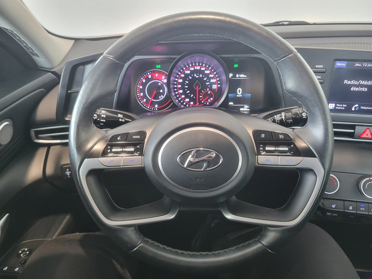 2023 Hyundai Elantra Preferred + CARPLAY + CAMERA + A/C + WOW!+++