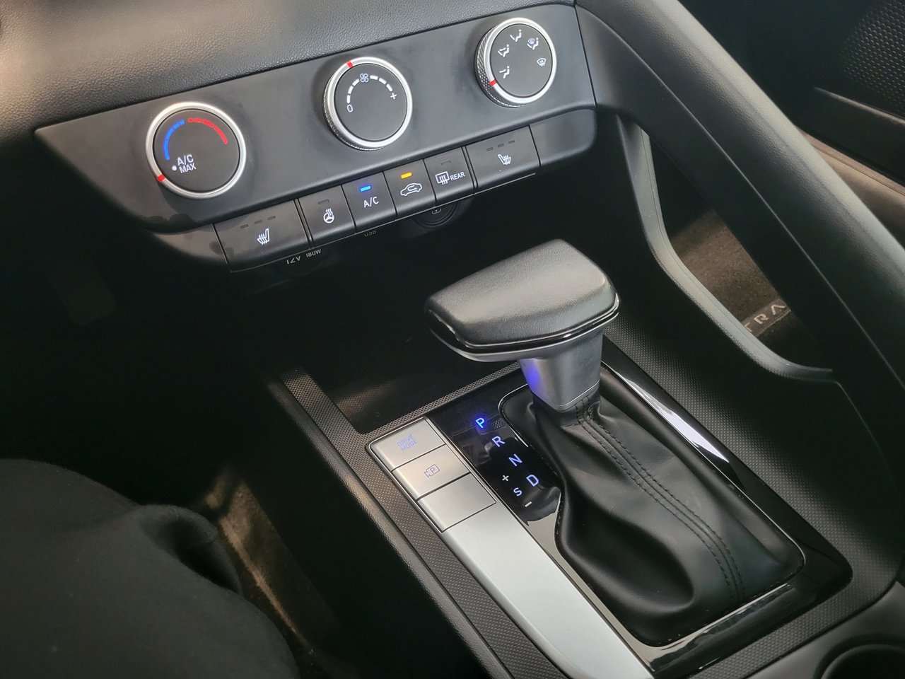 2023 Hyundai Elantra Preferred + CARPLAY + CAMERA + A/C + WOW!+++