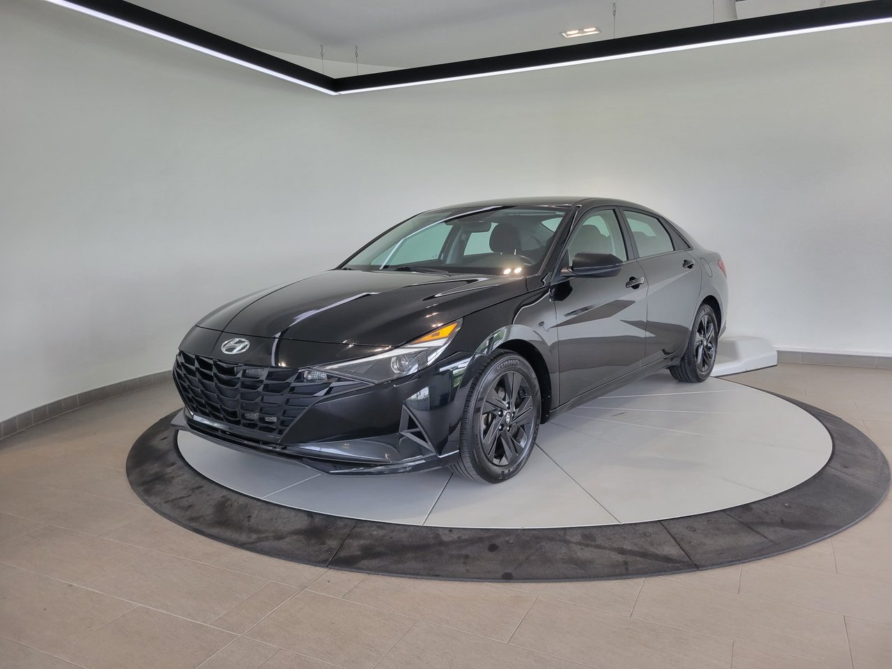 2023 Hyundai Elantra Preferred + CARPLAY + CAMERA + A/C + WOW!+++