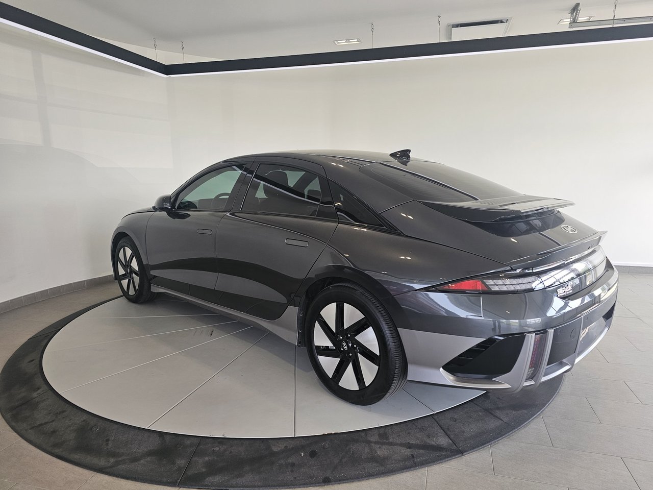 Hyundai Ioniq 6 Preferred + AWD + CAMERA + CARPLAY + WOW!++ 2024