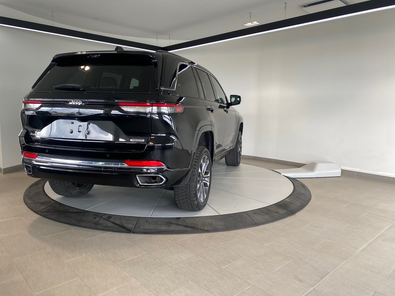 Jeep Grand Cherokee Overland + TETE HAUTE + DVD + TOIT + CUIR + WOW ++ 2023