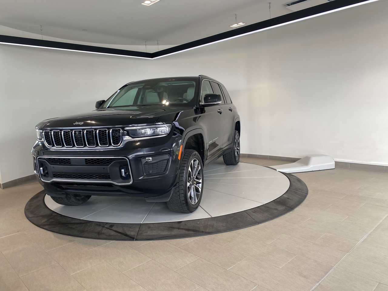Jeep Grand Cherokee Overland + TETE HAUTE + DVD + TOIT + CUIR + WOW ++ 2023