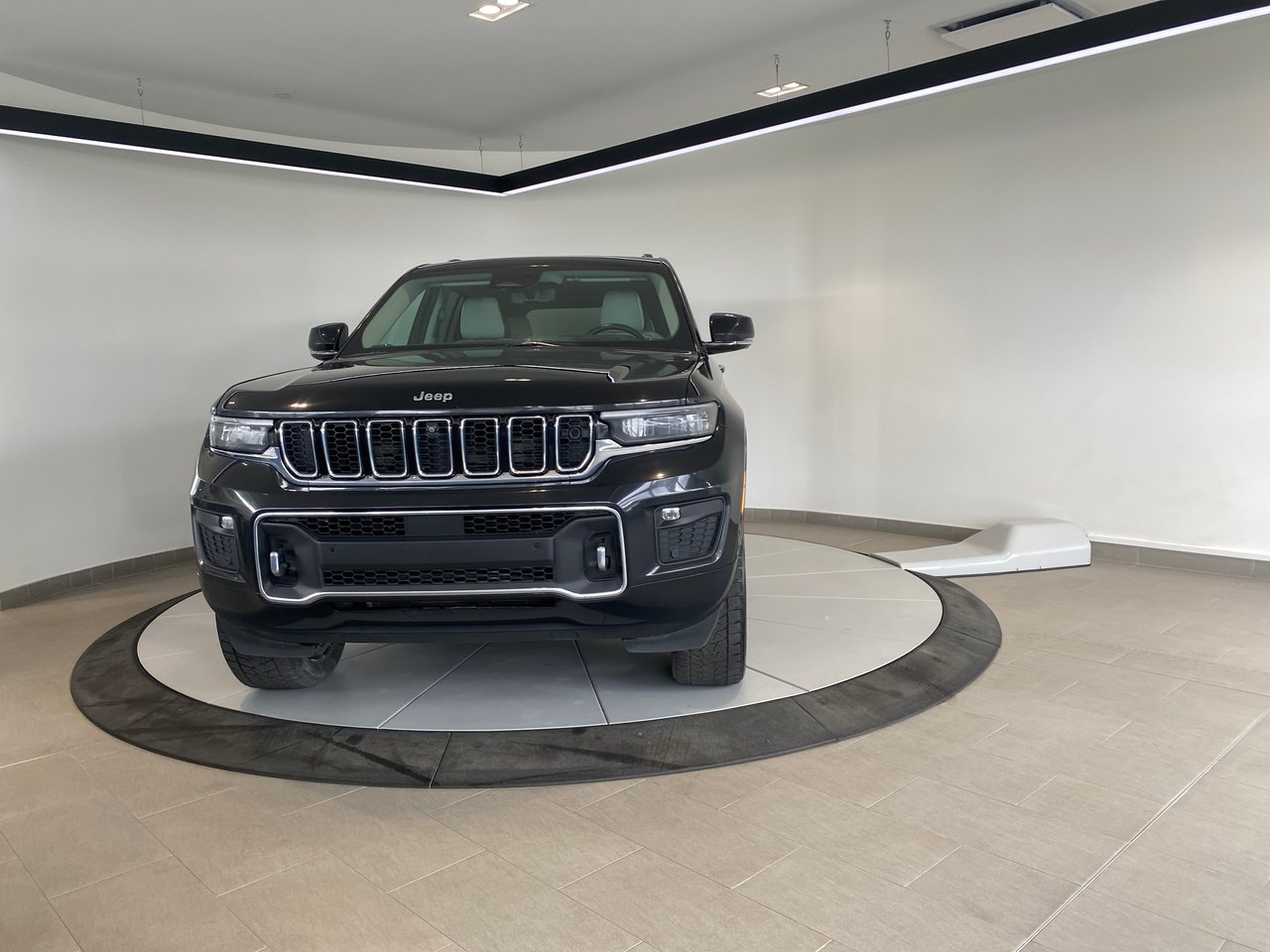 Jeep Grand Cherokee Overland + TETE HAUTE + DVD + TOIT + CUIR + WOW ++ 2023