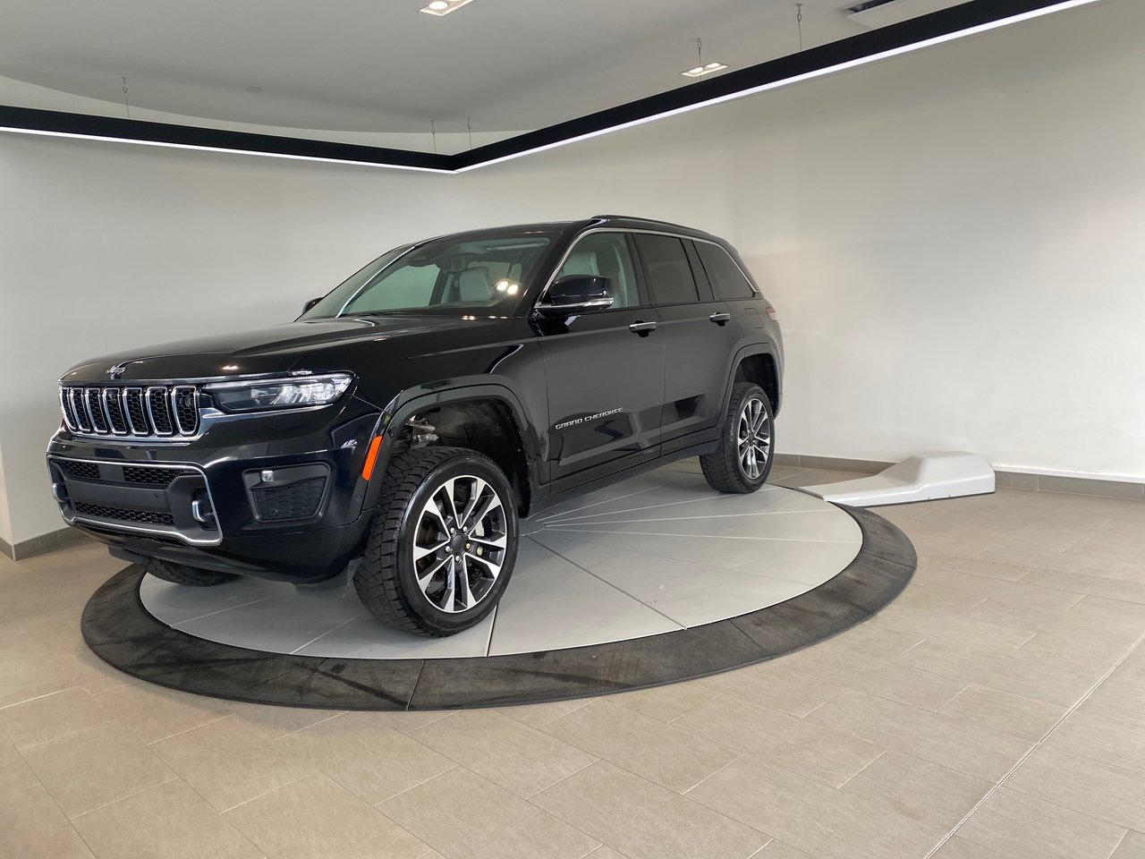 Jeep Grand Cherokee Overland + TETE HAUTE + DVD + TOIT + CUIR + WOW ++ 2023