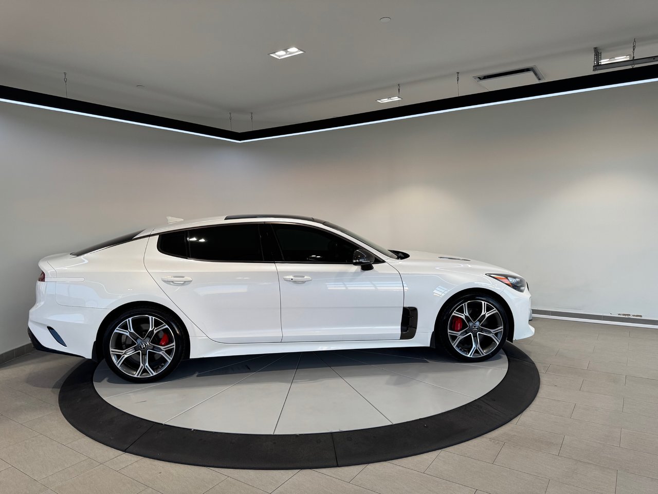 2018 Kia Stinger GT LTD + 368HP + CUIR ROUGE + TOIT + NAV + AWD +