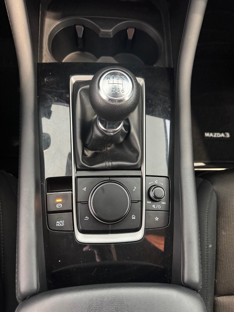 Mazda 3 GX + A/C + CAMERA + BLUETOOTH + WOW +++ 2022
